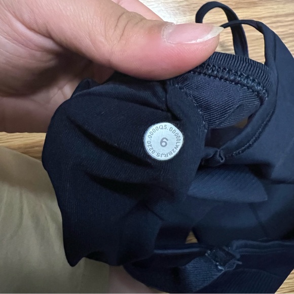 Lululemon Ebb To Street Bra *Light Support, A/B Cup True Navy Size 6 - Picture 3 of 5